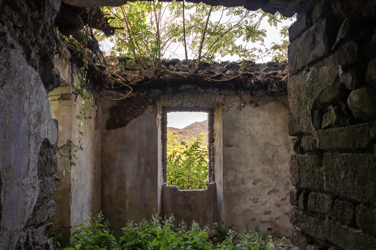 La chiesa dimenticata in bilico